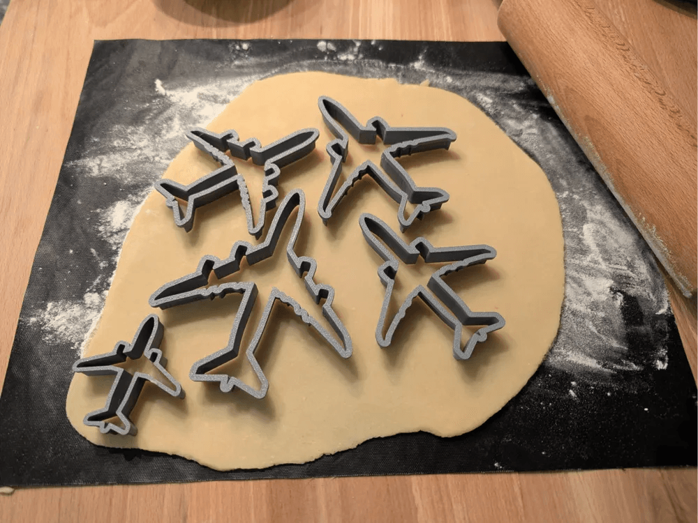 Ein Ensemble aus Flugzeug-Keksausstechern mit verschiedenen Airliner-Silhouetten.